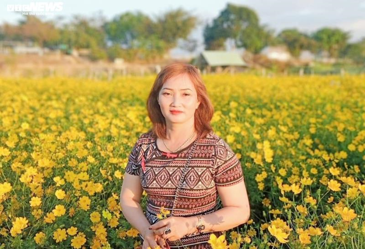 Cánh đồng hoa cánh bướm vàng rực bên dòng sông Đắk Bla - 10