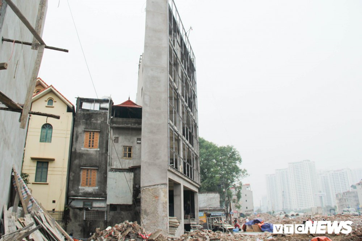 Hà Nội tăng cường xử lý nhà 'siêu mỏng, siêu méo' - 1