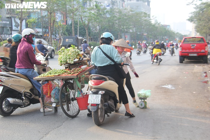 Hoa bưởi cuối mùa giá rẻ níu chân khách Hà Nội - 11