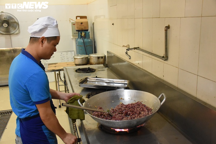 Suất ăn 150 nghìn đồng/ngày của người cách ly phòng dịch Covid-19 tại Hải Phòng thế nào? - 7