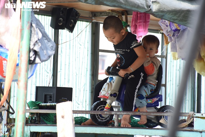 Ảnh: Xóm chài nghèo trong lòng thành phố Cảng trước ngày bị di dời - 17