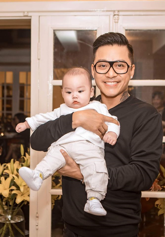 Sau tin đồn ly hôn, Tuấn Hưng khoe ảnh vợ con với lời nhắn: 'Tình yêu và nỗi nhớ' - 4