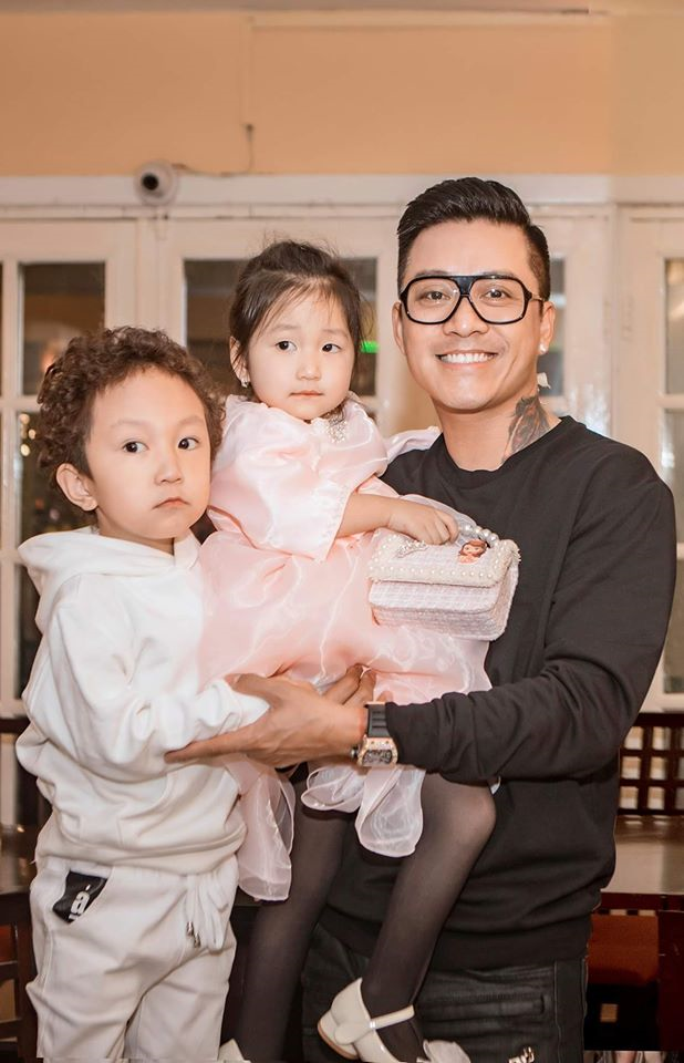 Sau tin đồn ly hôn, Tuấn Hưng khoe ảnh vợ con với lời nhắn: 'Tình yêu và nỗi nhớ' - 2