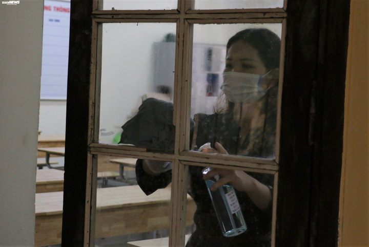 Ảnh: Trường ở Hà Nội tổng vệ sinh, khử trùng chuẩn bị đón học sinh trở lại - 9