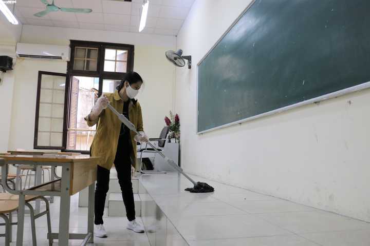 Ảnh: Trường ở Hà Nội tổng vệ sinh, khử trùng chuẩn bị đón học sinh trở lại - 10