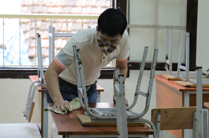 Ảnh: Trường ở Hà Nội tổng vệ sinh, khử trùng chuẩn bị đón học sinh trở lại - 8