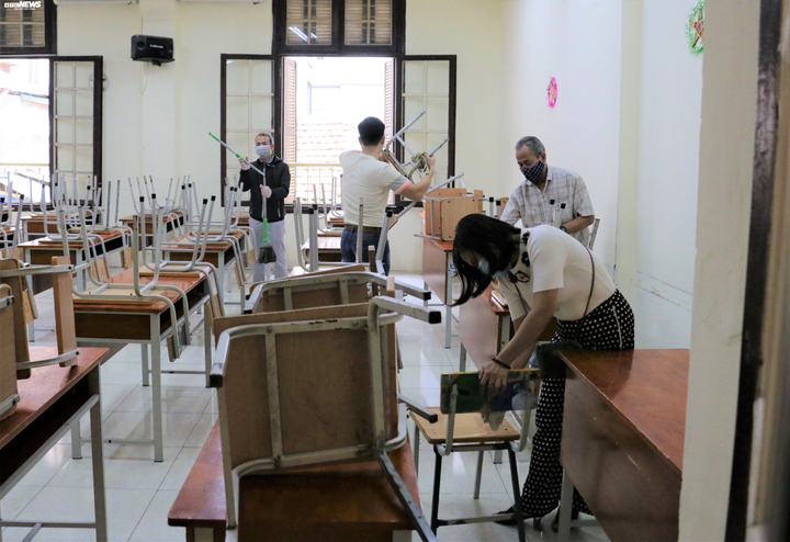 Ảnh: Trường ở Hà Nội tổng vệ sinh, khử trùng chuẩn bị đón học sinh trở lại - 7