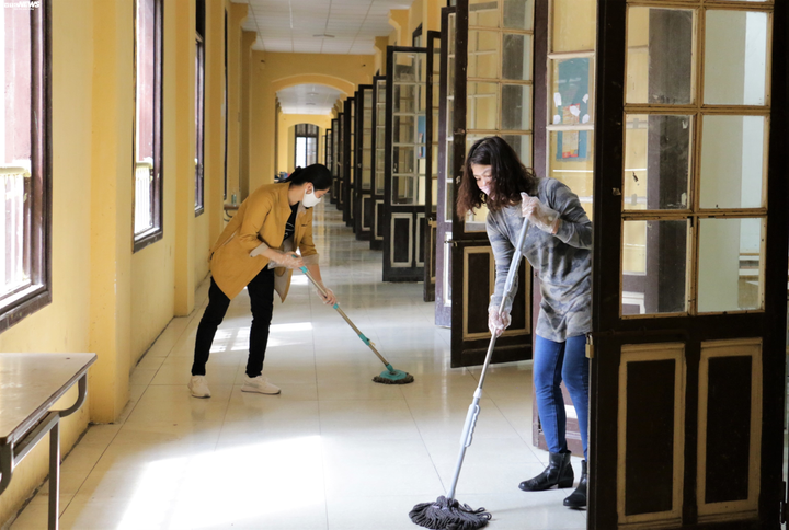 Ảnh: Trường ở Hà Nội tổng vệ sinh, khử trùng chuẩn bị đón học sinh trở lại - 4