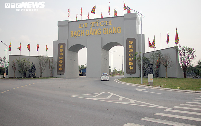 Cận cảnh cổng chào Di tích Bạch Đằng Giang bề thế dẫn vào khu di tích '3 không' - 1