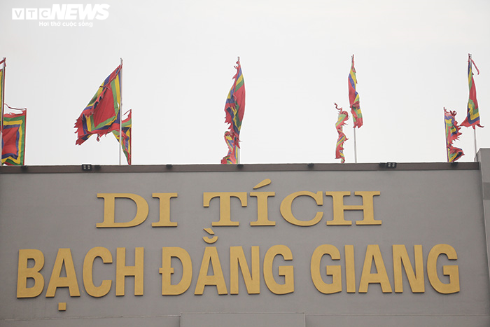 Cận cảnh cổng chào Di tích Bạch Đằng Giang bề thế dẫn vào khu di tích '3 không' - 3