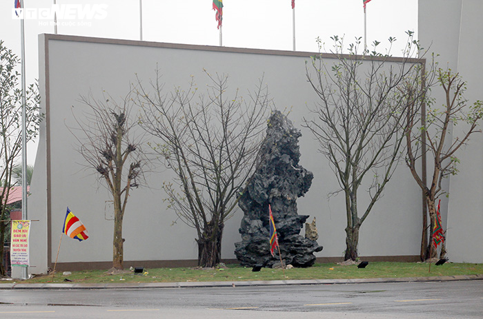 Cận cảnh cổng chào Di tích Bạch Đằng Giang bề thế dẫn vào khu di tích '3 không' - 6