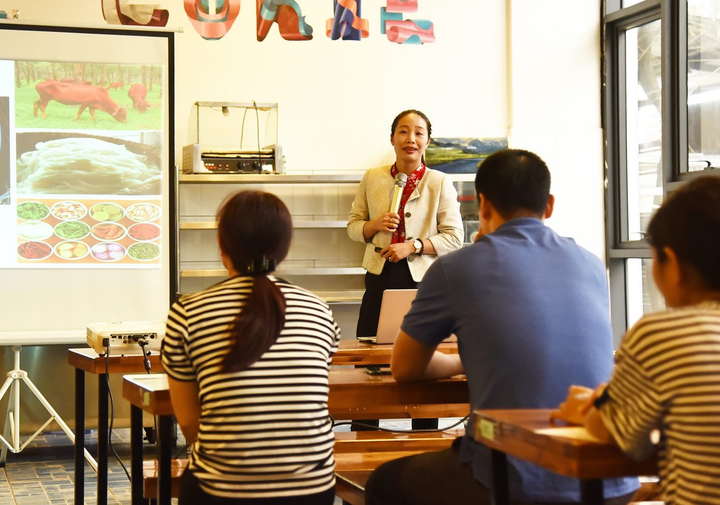 Giáo viên làm việc xuyên ngày nghỉ, tổng vệ sinh trường lớp - 3