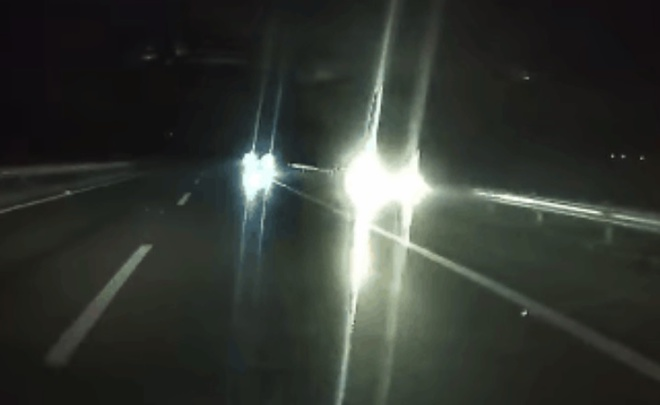 Truy tìm 2 ô tô rọi đèn pha, chạy ngược chiều trên cao tốc Nội Bài – Lào Cai - 1