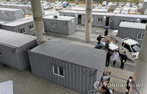 Hàn Quốc tăng hơn 800 ca nhiễm Covid-19 trong một ngày - 1