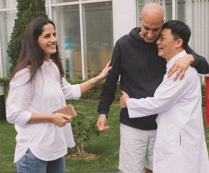 Đi bơi sau 1 tuần phẫu thuật nhờ 'bảo bối' chữa ung thư đại trực tràng lần đầu tiên có tại Việt Nam - 2