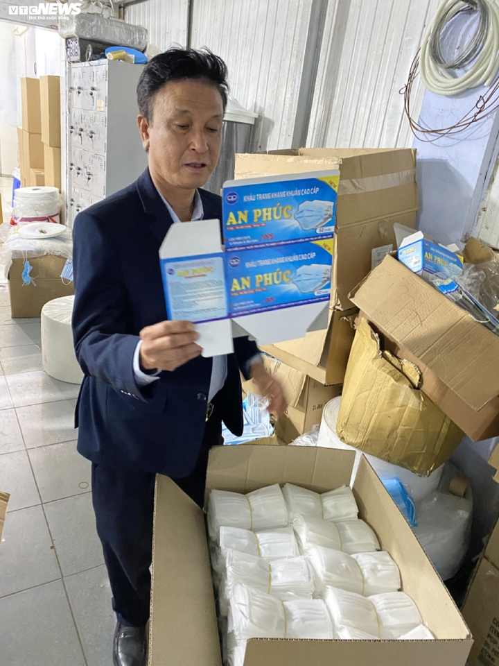 Cảnh sản xuất khẩu trang lộn xộn, nghi kém chất lượng ở Bắc Ninh - 1