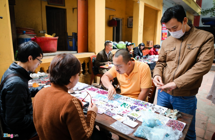 Chợ đá quý tiền tỷ trong hẻm nhỏ - 2