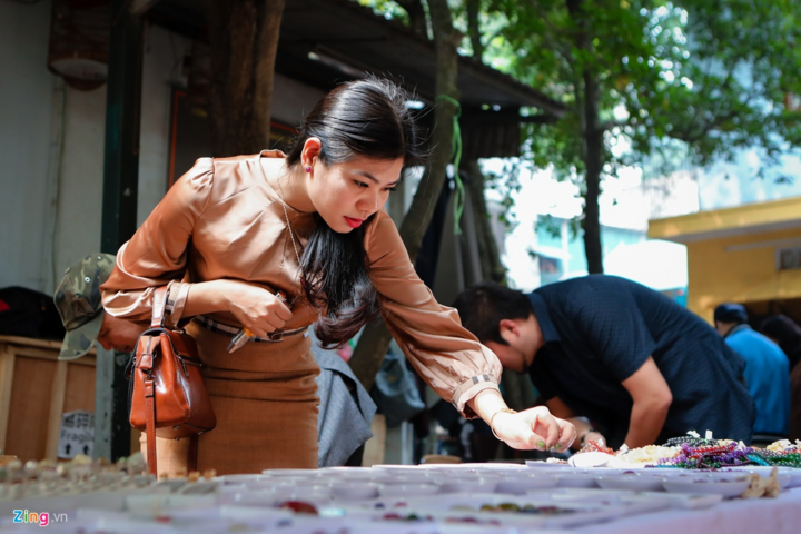 Chợ đá quý tiền tỷ trong hẻm nhỏ - 8
