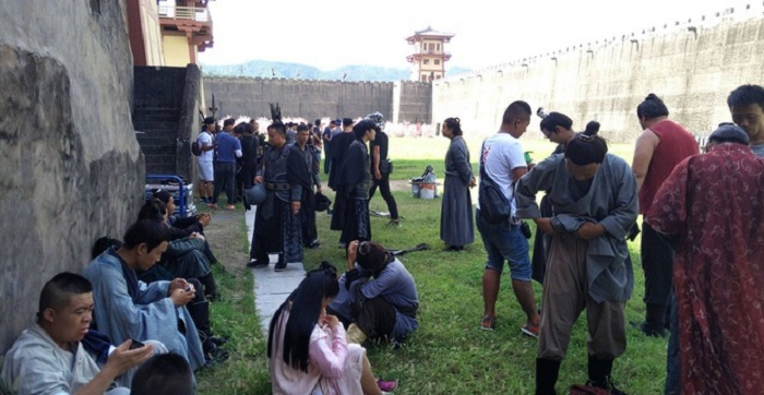 Hơn 2.000 diễn viên quần chúng bị cách ly tại phim trường lớn nhất thế giới - 2