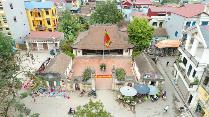 Bức cửa võng đình làng Diềm 'có một không hai' vừa được công nhận là Bảo vật quốc gia - 1