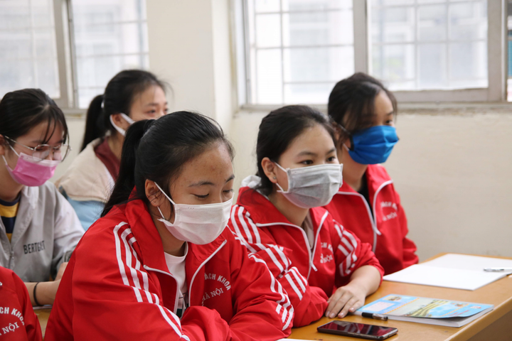 Sinh viên được 'chăm sóc đặc biệt', hào hứng khi trở lại trường sau kỳ tạm nghỉ vì Covid-19 - 8