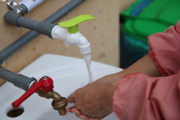 Sinh viên được 'chăm sóc đặc biệt', hào hứng khi trở lại trường sau kỳ tạm nghỉ vì Covid-19 - 11