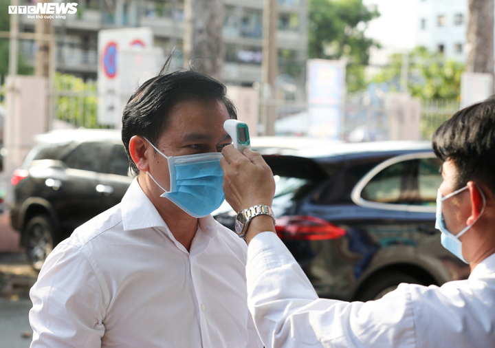 Ảnh: Khổ sở xem bóng đá Việt Nam thời Covid-19 - 4