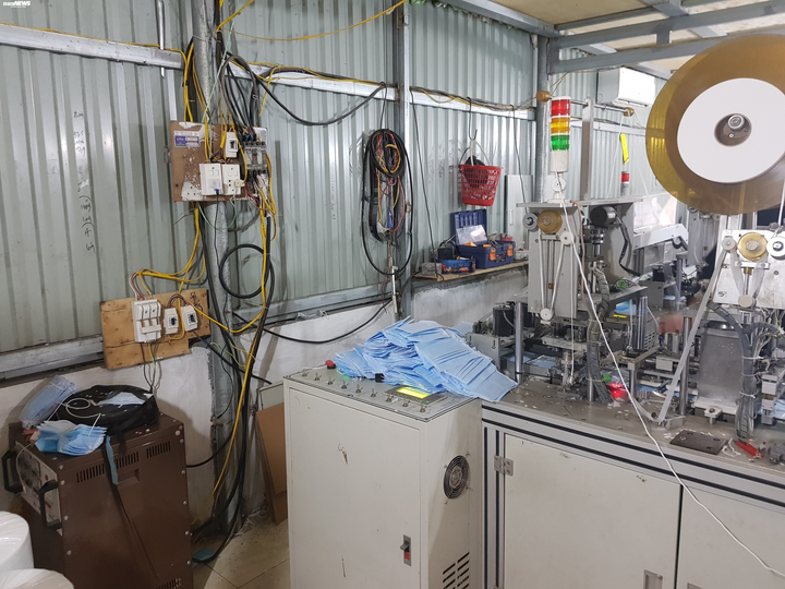 Cảnh sản xuất khẩu trang lộn xộn, nghi kém chất lượng ở Bắc Ninh - 11