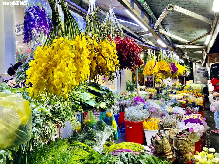 Chợ hoa lớn nhất TP.HCM 'tê liệt' trước ngày 8/3, tiểu thương không dám nhập hàng - 2