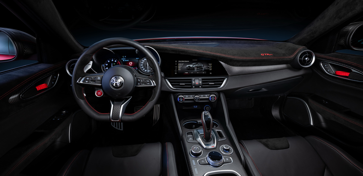 Vẻ 'nổi loạn' của Alfa Romeo GTA và GTAm phiên bản Lightweight - 6