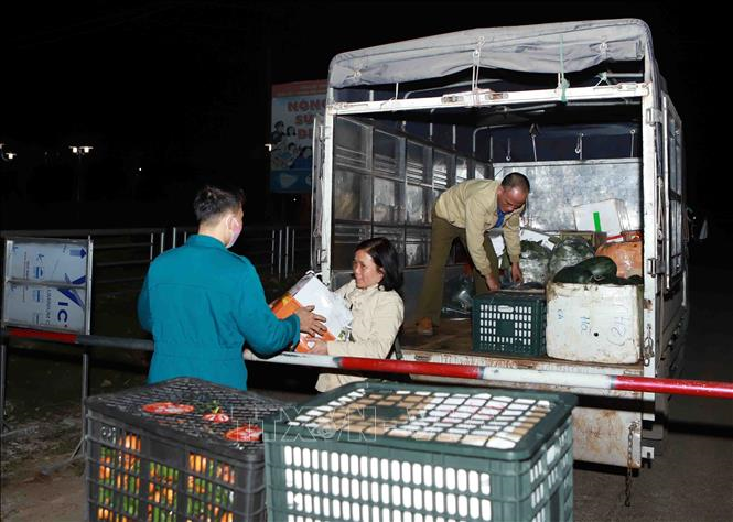 Ảnh: Cuộc sống ở tâm dịch Sơn Lôi trước ngày dỡ bỏ lệnh cách ly - 6