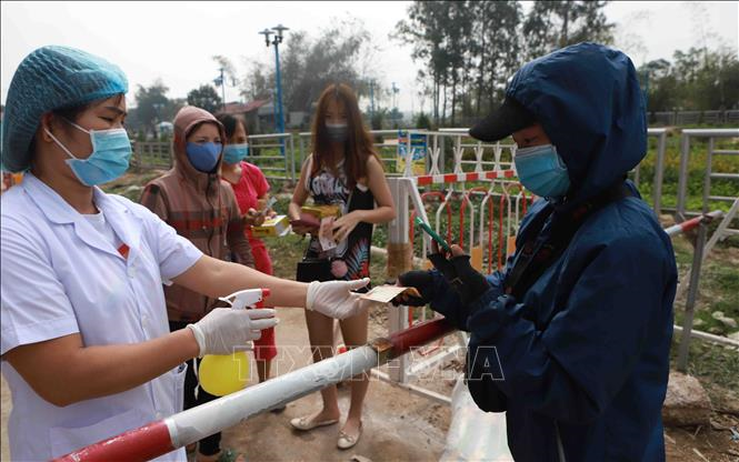 Ảnh: Cuộc sống ở tâm dịch Sơn Lôi trước ngày dỡ bỏ lệnh cách ly - 3