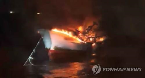Cháy tàu cá ở đảo Jeju, 5 thuyền viên Việt mất tích - 1
