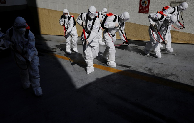 Hàn Quốc tiếp tục là ổ dịch Covid-19 lớn thứ 2 thế giới - 1