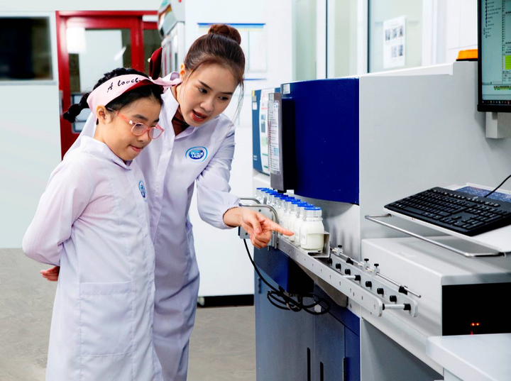 Hồng Diễm bất ngờ với tầm vóc và triết lý của Cô Gái Hà Lan sau 12 giờ khám phá - 4