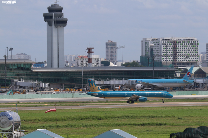 TP.HCM tìm 5 khách bay cùng chuyến với người Nhật mắc Covid-19 - 1