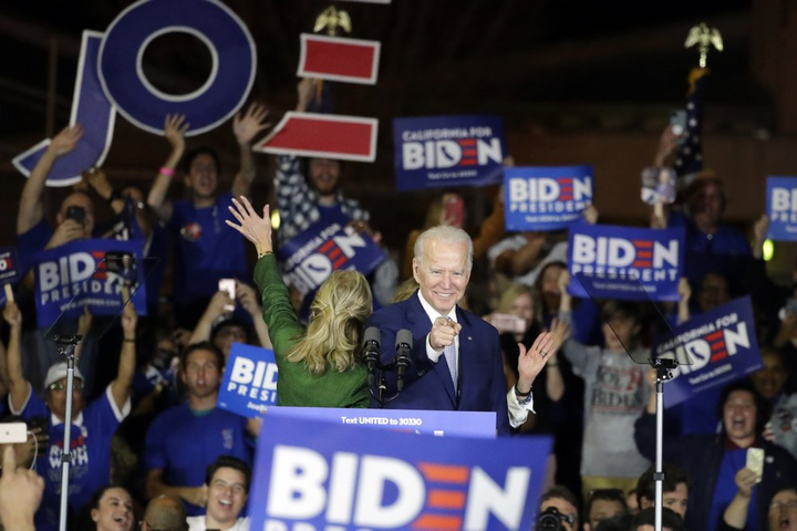 'Siêu thứ Ba' bầu cử Mỹ: Tỷ phú Bloomberg rút lui, ủng hộ Joe Biden - 9