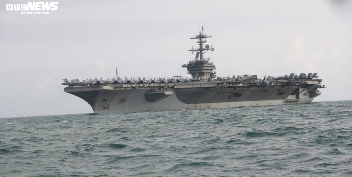 Ảnh: Đội tàu sân bay CVN-71 của Hải quân Mỹ vào Đà Nẵng - 1