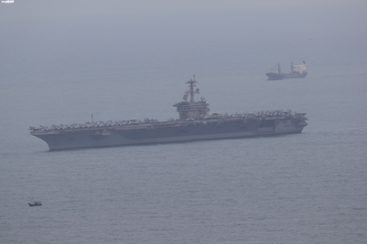 Ảnh: Đội tàu sân bay CVN-71 của Hải quân Mỹ vào Đà Nẵng - 4