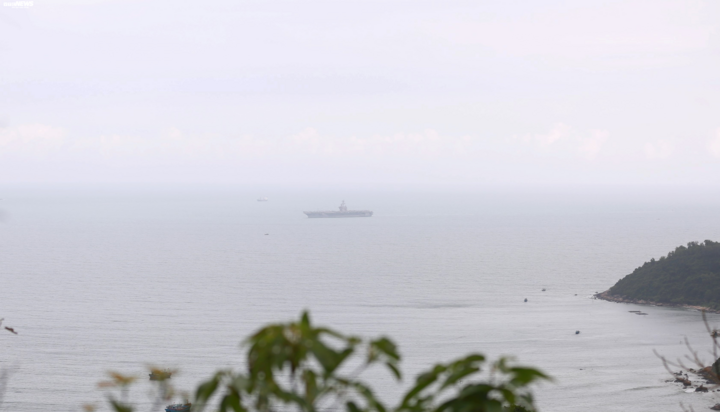 Ảnh: Đội tàu sân bay CVN-71 của Hải quân Mỹ vào Đà Nẵng - 3