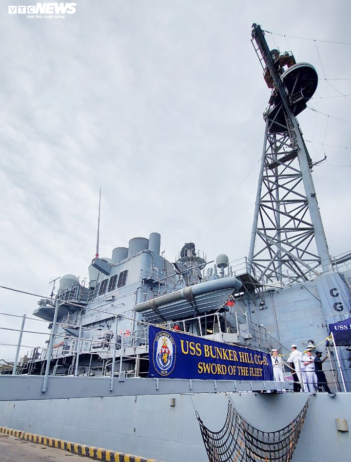 Cận cảnh Tuần dương hạm USS Bunker Hill của Mỹ cập cảng Tiên Sa - 2