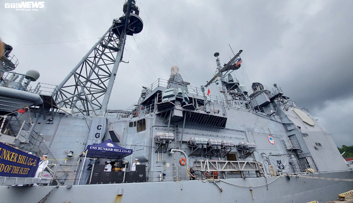 Cận cảnh Tuần dương hạm USS Bunker Hill của Mỹ cập cảng Tiên Sa - 3