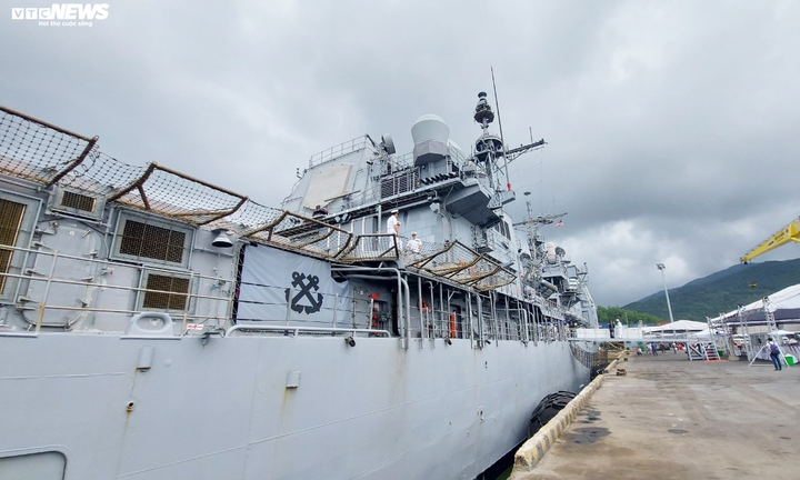 Cận cảnh Tuần dương hạm USS Bunker Hill của Mỹ cập cảng Tiên Sa - 4