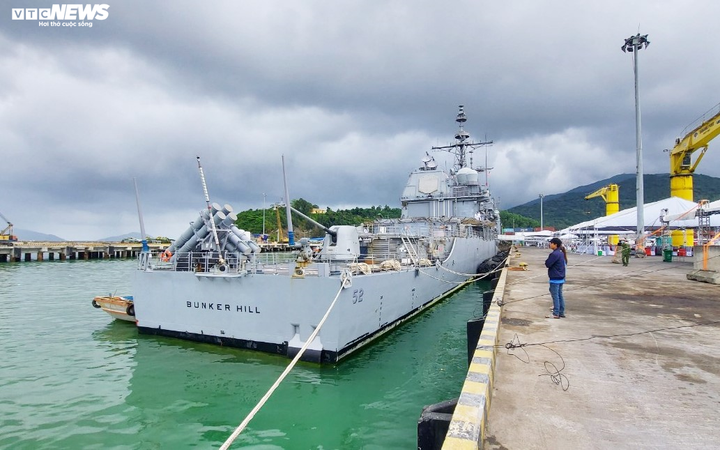 Cận cảnh Tuần dương hạm USS Bunker Hill của Mỹ cập cảng Tiên Sa - 5
