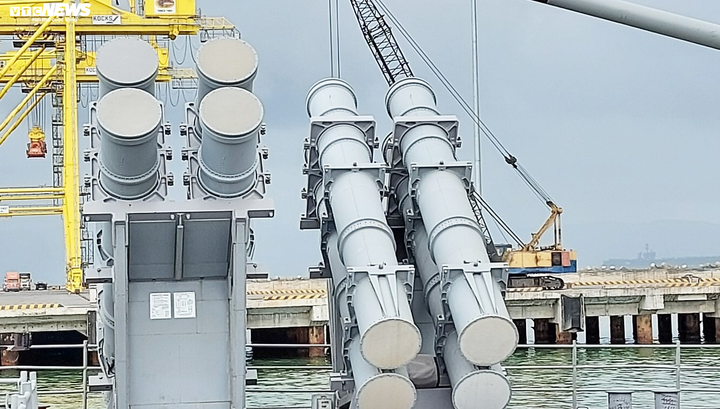 Cận cảnh Tuần dương hạm USS Bunker Hill của Mỹ cập cảng Tiên Sa - 6