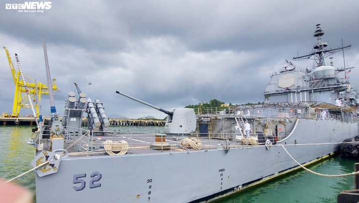 Cận cảnh Tuần dương hạm USS Bunker Hill của Mỹ cập cảng Tiên Sa - 8