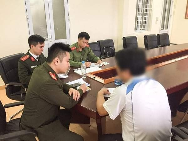 Lập nhóm 'báo chốt' CSGT trên Zalo, bị phạt 5 triệu đồng - 1