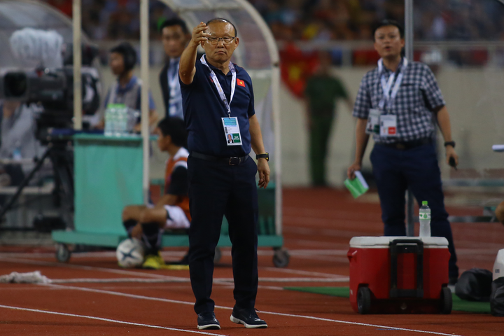 HLV Park Hang Seo sắp hết hạn tự cách ly, lên kế hoạch dự khán V-League - 1
