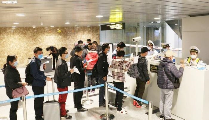 Hành khách nhập cảnh vào Việt Nam phải khai báo y tế điện tử từ sáng 7/3 - 1