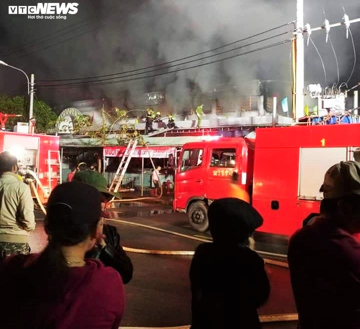 Ảnh: Chợ Thanh Quýt hoang tàn sau vụ cháy thiêu rụi 96 ki ốt - 2